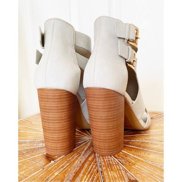 NIB Leila Stone Dove Grey Faux Suede Heels Size 10 - Picture 5 of 10